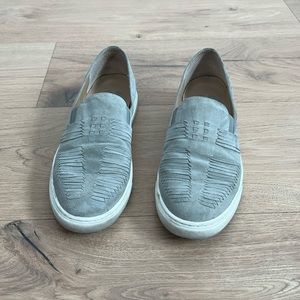 Vince Camuto size 7 gray slides